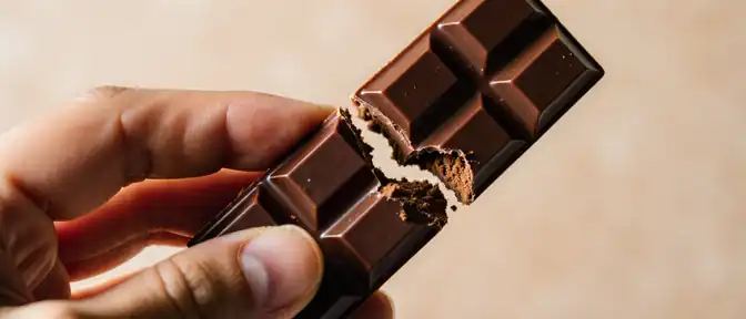 Нутрициолог Наталья Лясковская опровергла связь между тягой к шоколаду и нехваткой магния в организме